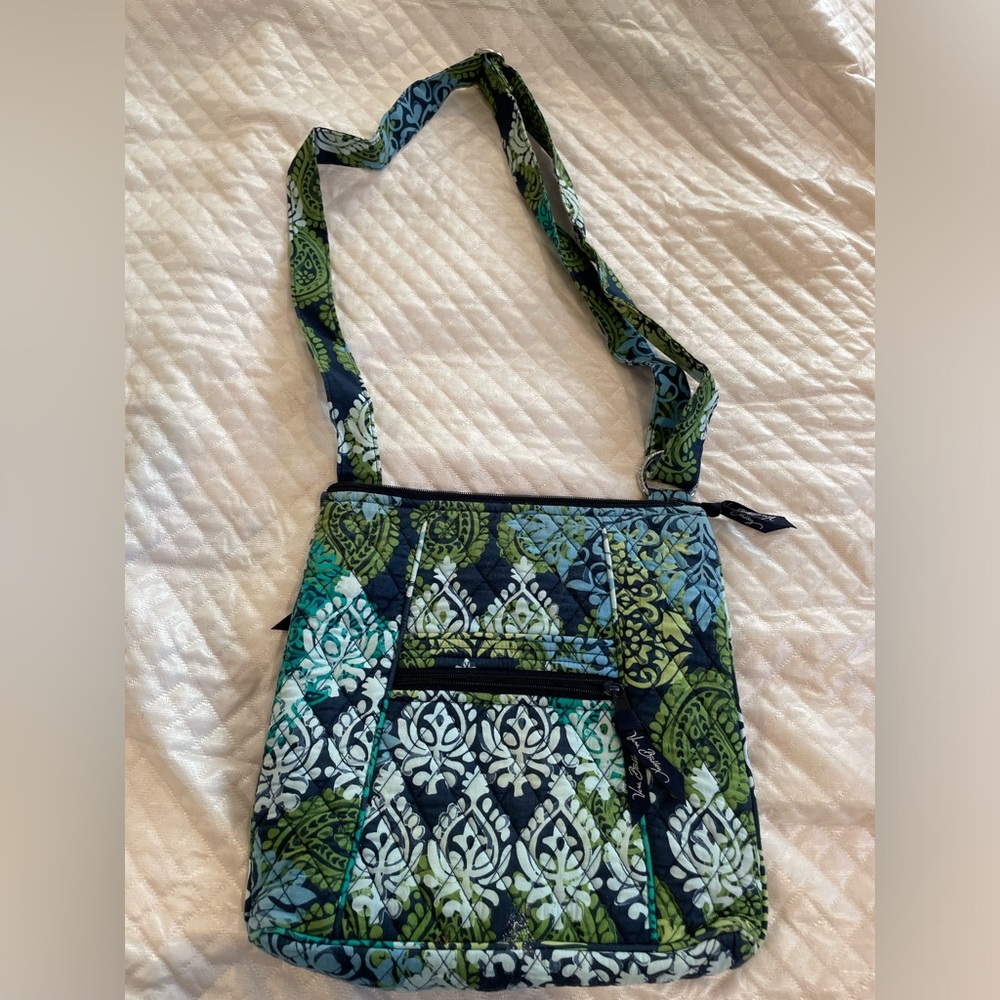 Guc Vera Bradley cross body purse.